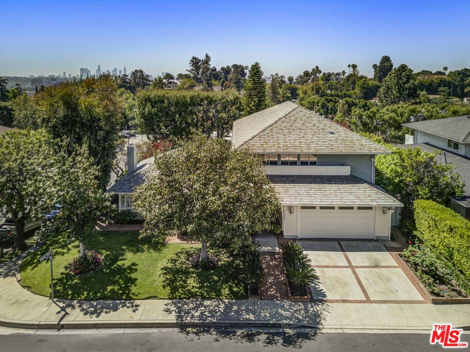 Los Angeles, CA 90027,5136 Los Bonitos WAY