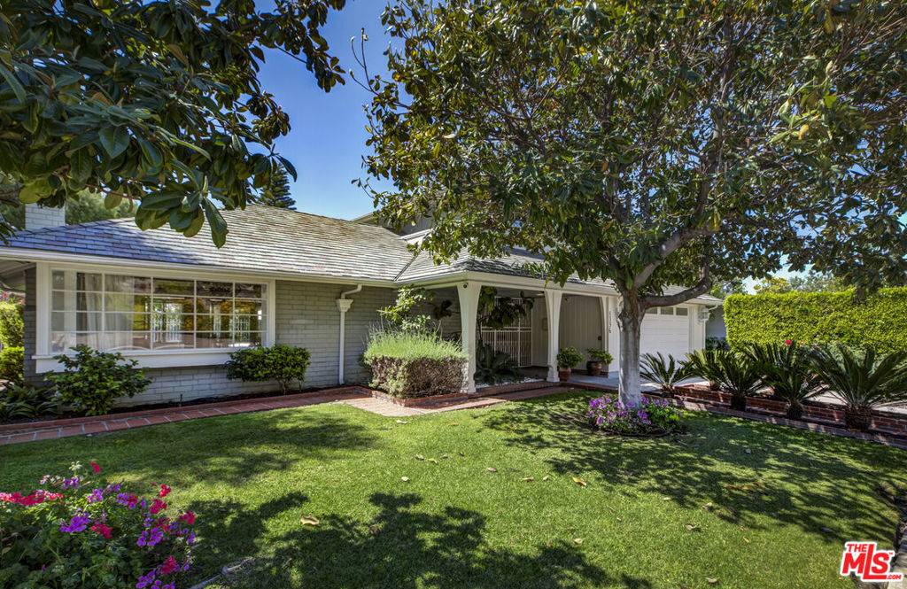 Los Angeles, CA 90027,5136 Los Bonitos WAY