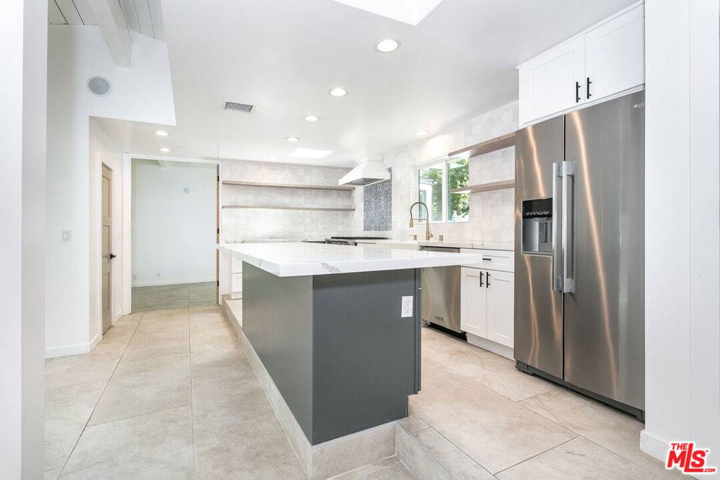 Encino, CA 91436,16733 Oak View DR