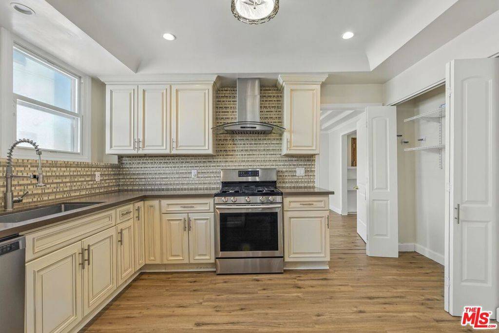 Inglewood, CA 90301,237 W Kelso ST