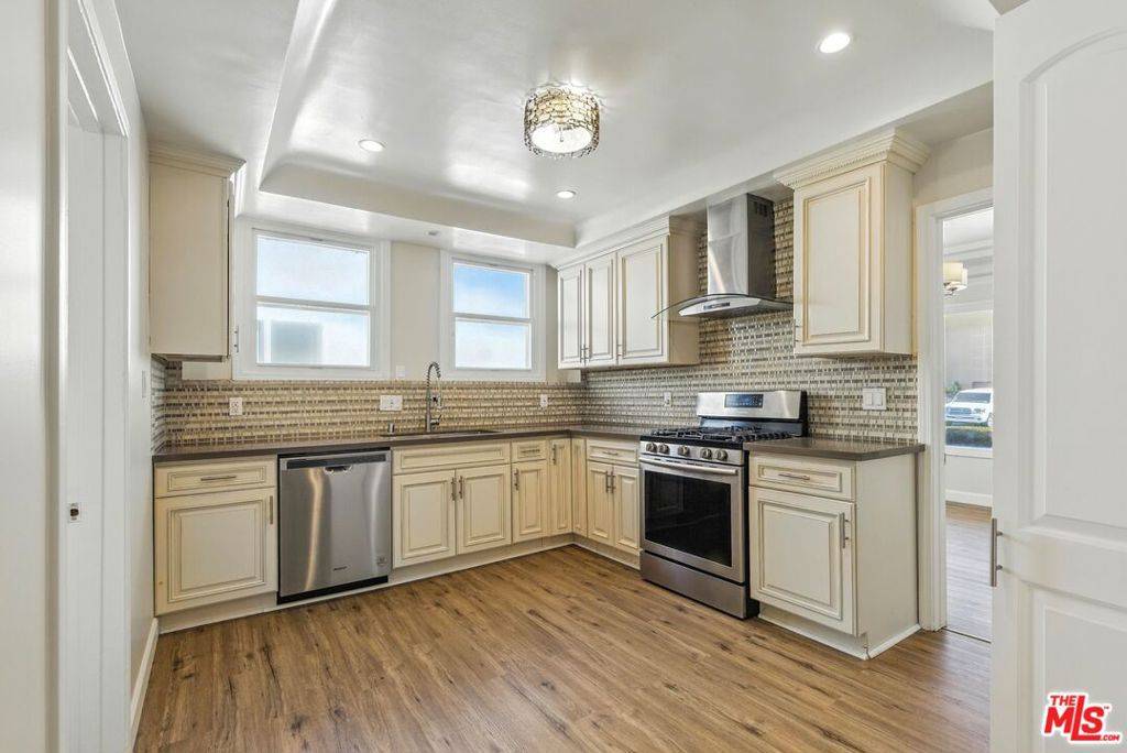 Inglewood, CA 90301,237 W Kelso ST