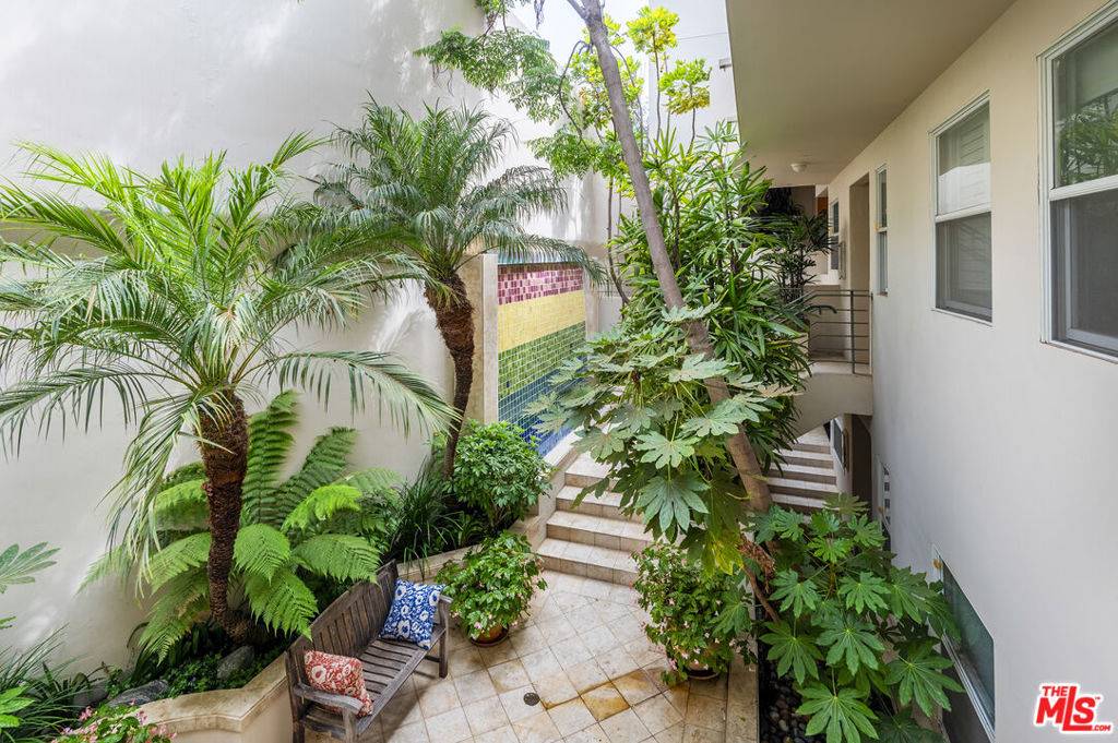 Pacific Palisades, CA 90272,15425 Antioch ST #201