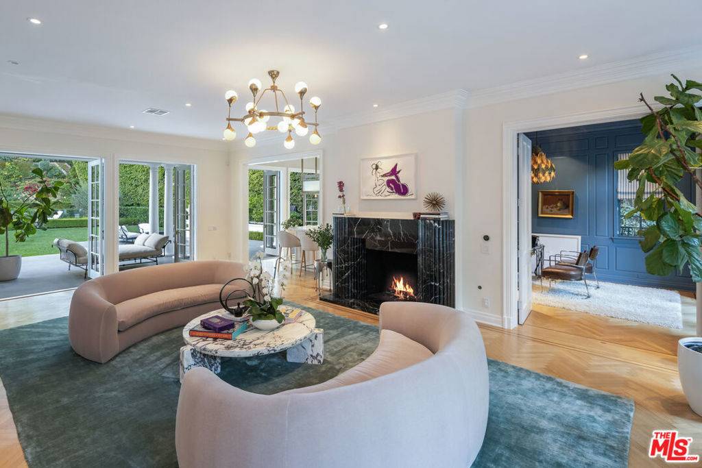 Beverly Hills, CA 90210,9135 Hazen DR