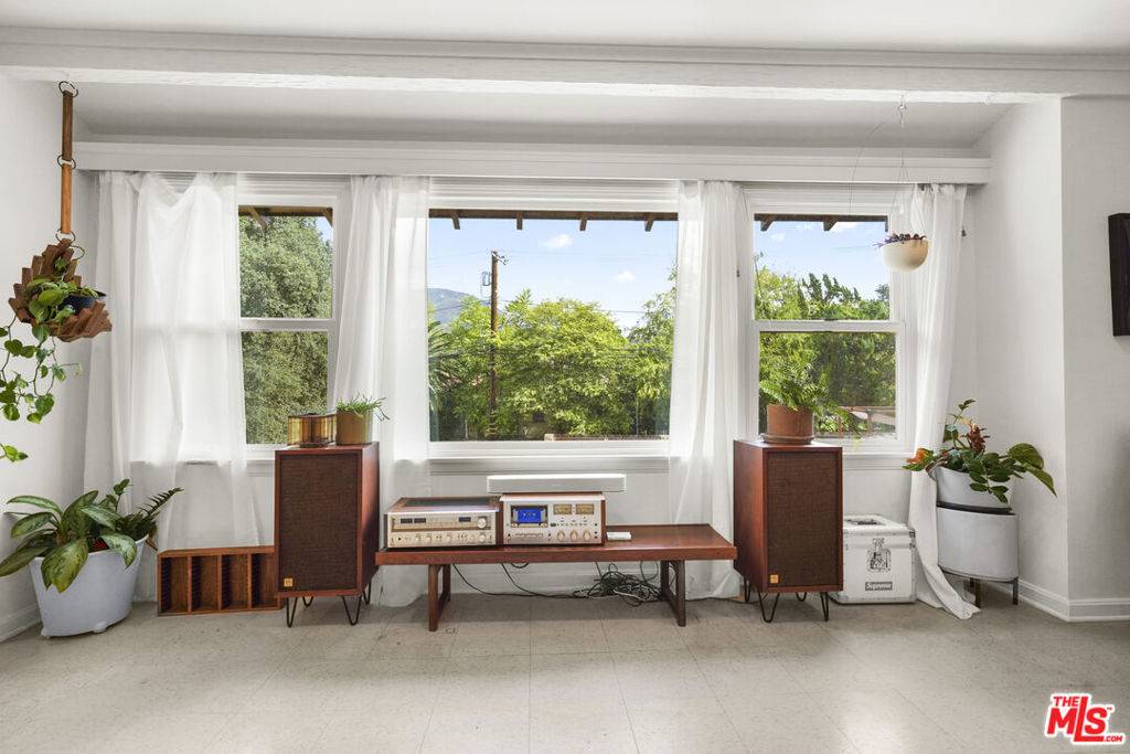 Tujunga, CA 91042,9747 Haines Canyon AVE