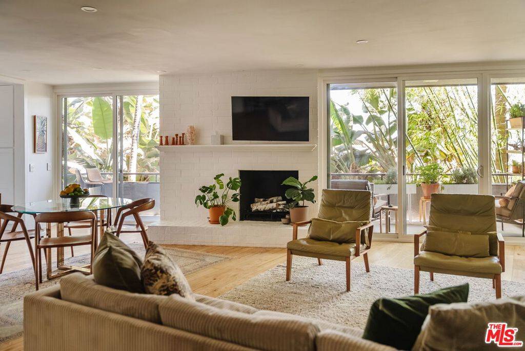 West Hollywood, CA 90069,8401 Fountain AVE #4