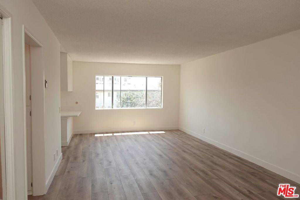 Los Angeles, CA 90028,1301 N Mansfield AVE #208