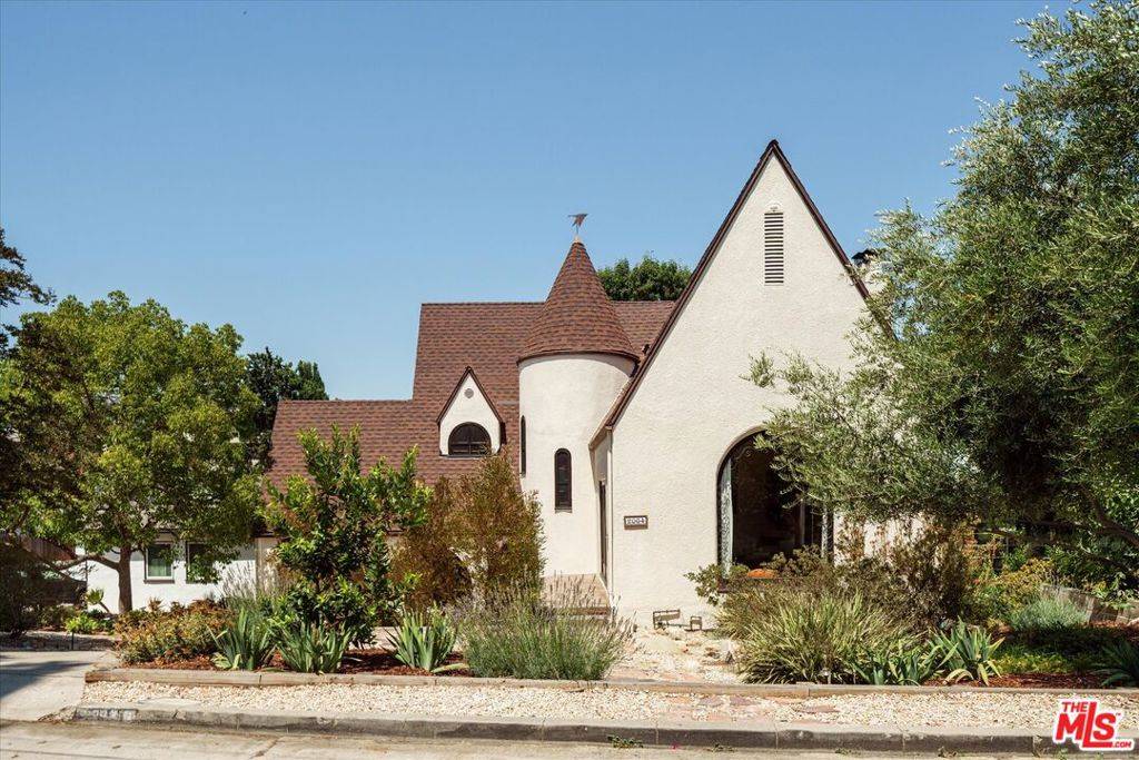 Los Angeles, CA 90027,2064 Ames ST