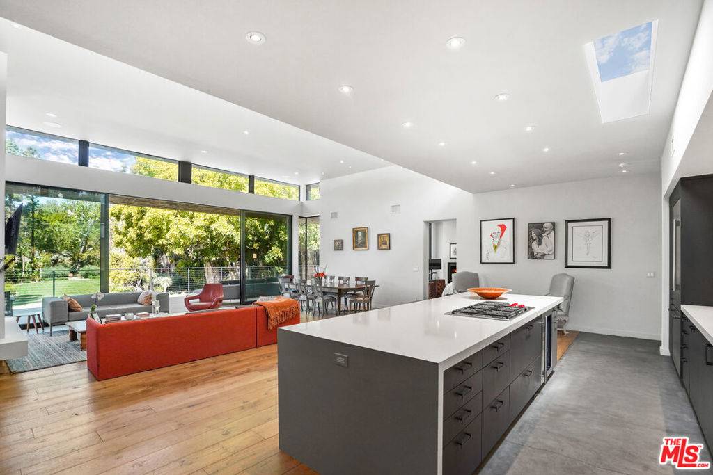 Malibu, CA 90265,6254 Busch DR