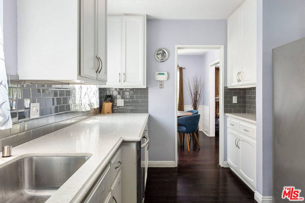 Valley Village, CA 91607,5536 Carpenter AVE
