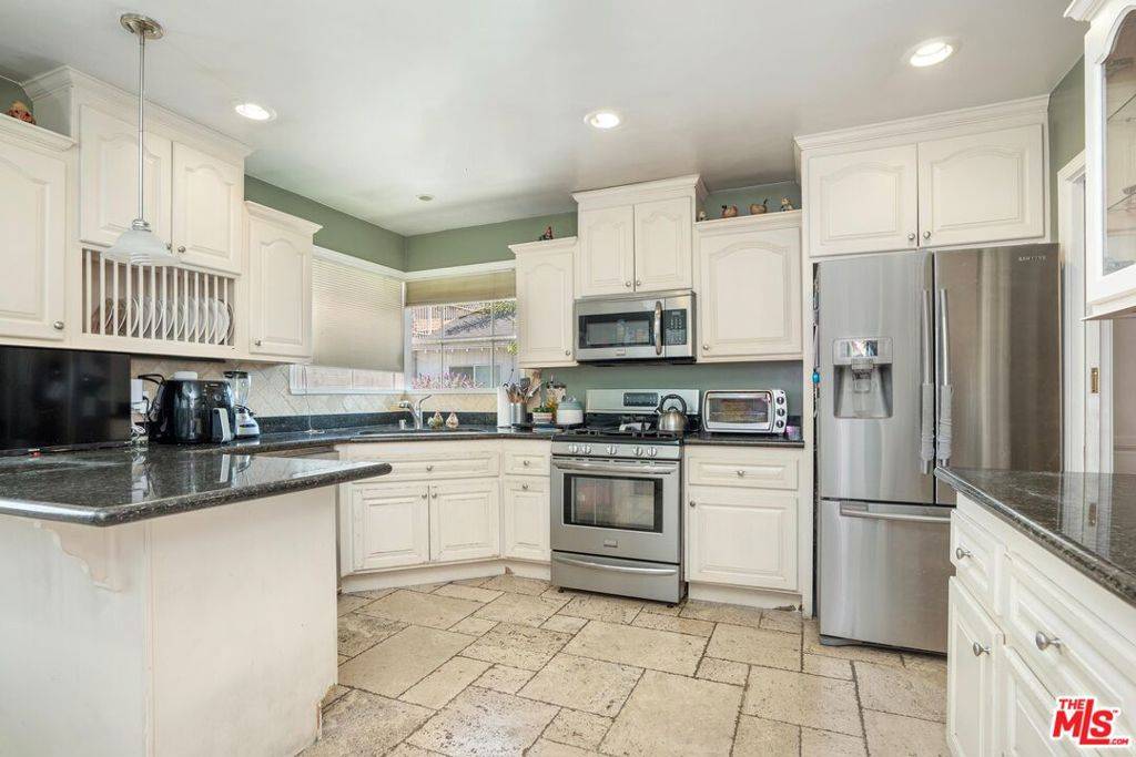 Van Nuys, CA 91405,7128 Mammoth AVE