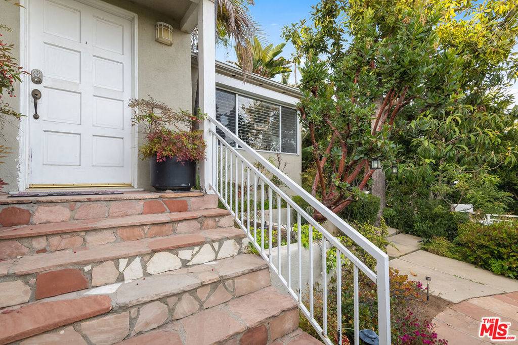 West Hollywood, CA 90069,1211 Hilldale AVE