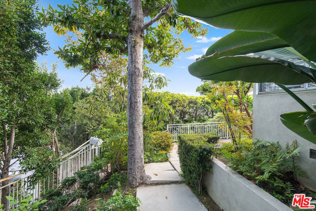 West Hollywood, CA 90069,1211 Hilldale AVE