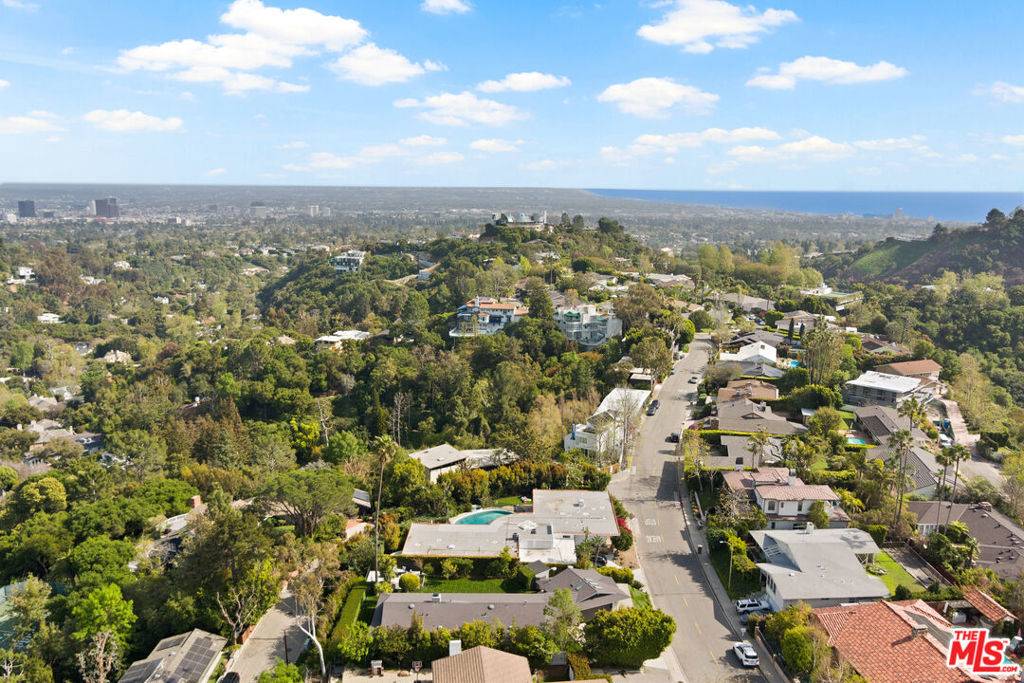 Los Angeles, CA 90049,2058 Westridge RD