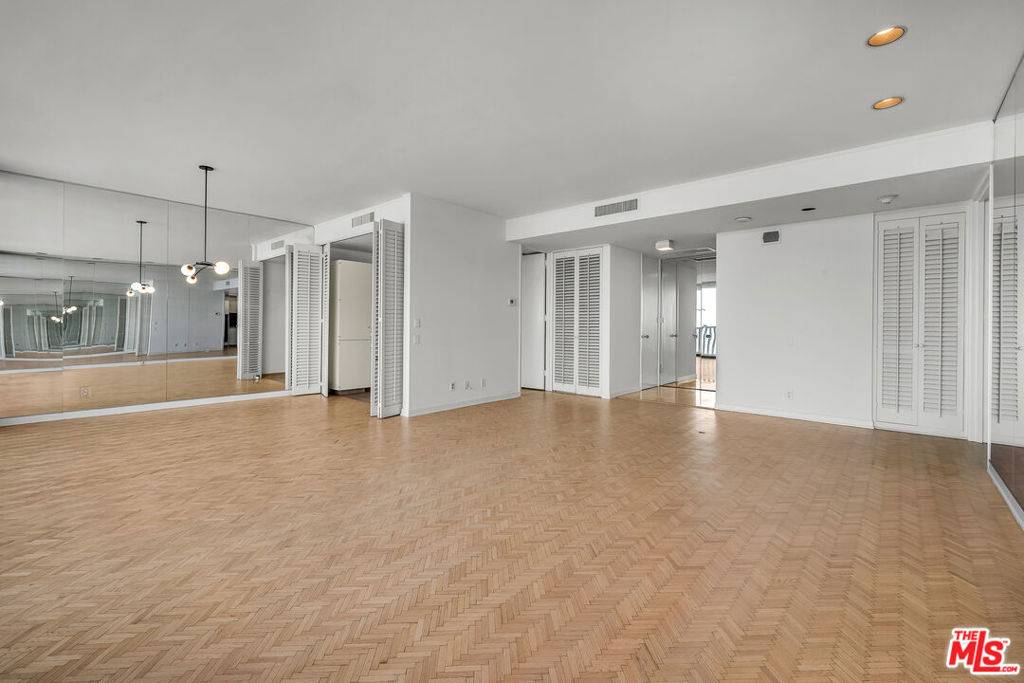 West Hollywood, CA 90069,9255 Doheny RD #2504