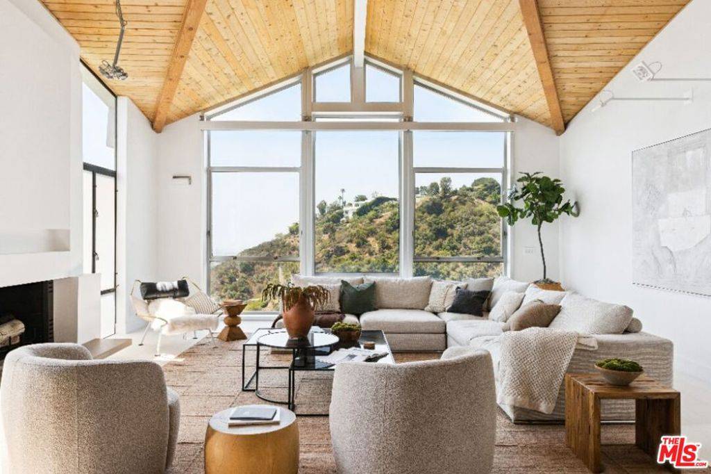 Los Angeles, CA 90077,1063 Stradella RD
