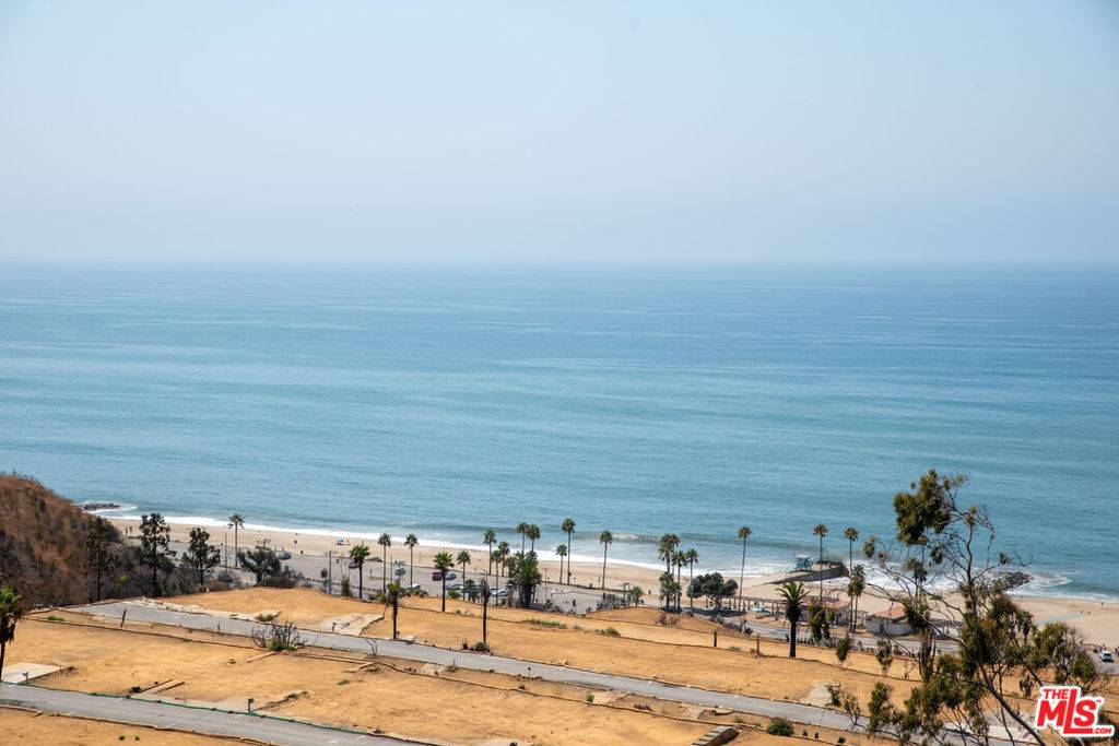 Pacific Palisades, CA 90272,415 El Medio AVE
