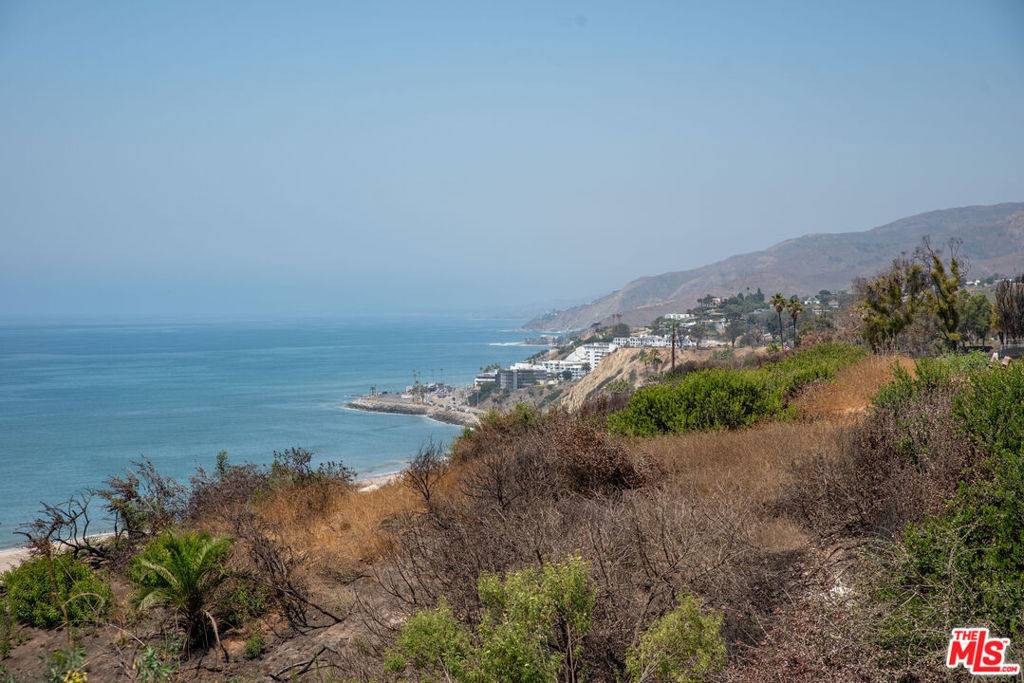 Pacific Palisades, CA 90272,415 El Medio AVE