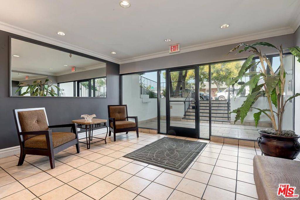 Toluca Lake, CA 91505,4140 Warner #205
