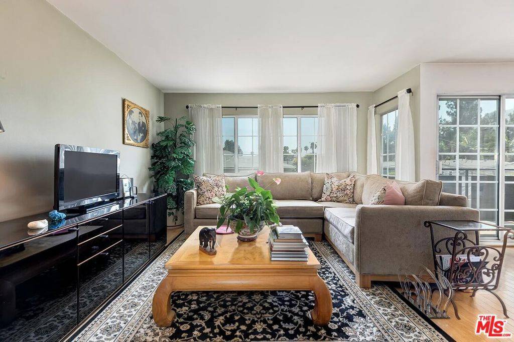 Toluca Lake, CA 91505,4140 Warner #205