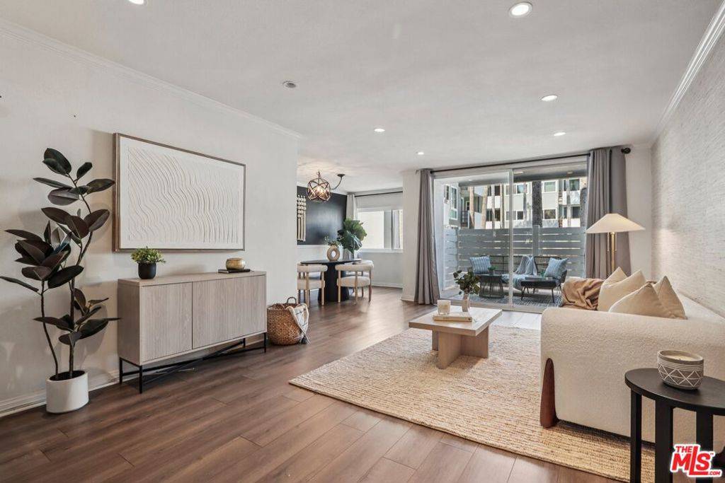 Sherman Oaks, CA 91423,4915 Tyrone AVE #102