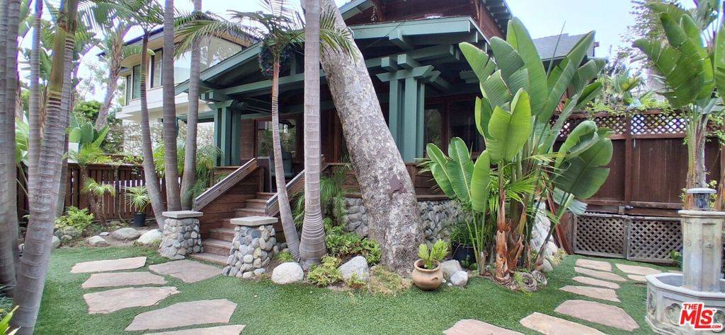 Santa Monica, CA 90402,454 E Rustic RD