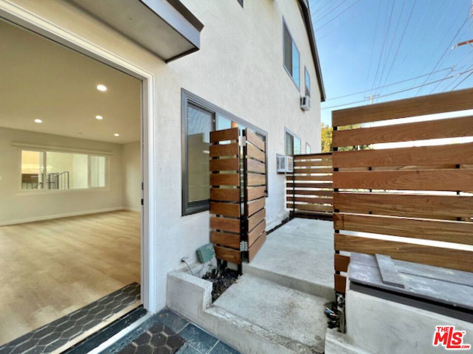 Los Angeles, CA 90049,901 S Barrington AVE #A