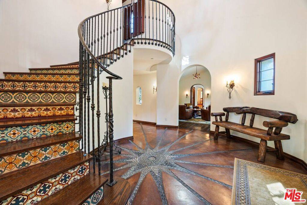 Studio City, CA 91604,12205 Viewcrest RD