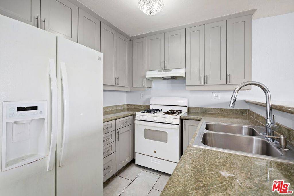 Tarzana, CA 91356,18530 Hatteras ST #115