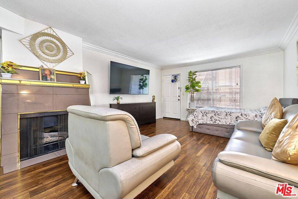 Van Nuys, CA 91406,7045 Woodley AVE #110