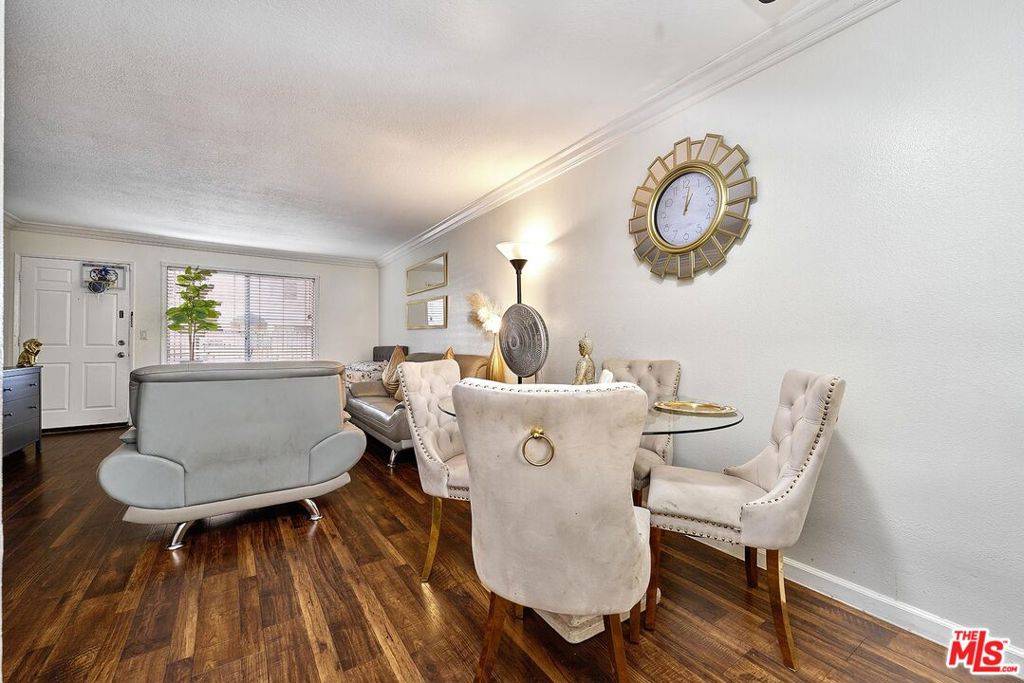 Van Nuys, CA 91406,7045 Woodley AVE #110