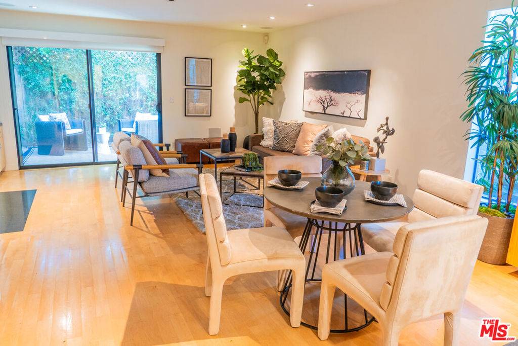West Hollywood, CA 90069,880 Hilldale AVE #10
