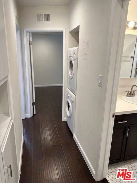 Los Angeles, CA 90068,5961 Chula Vista WAY #7