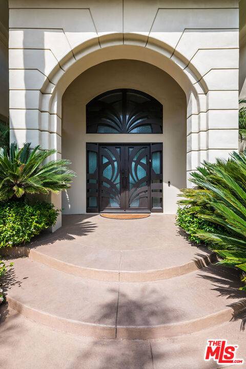 Beverly Hills, CA 90210,12145 Summit CT