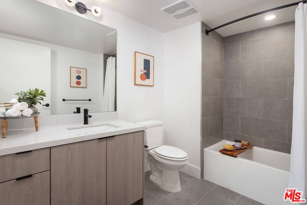 West Hollywood, CA 90046,7617 Santa Monica BLVD #419