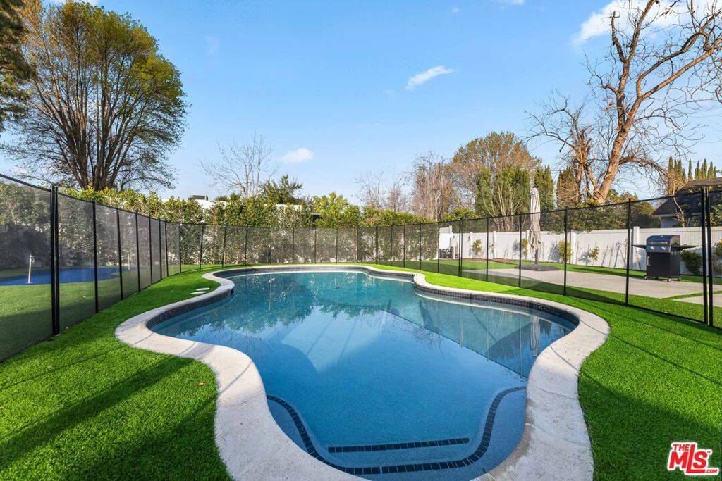 Woodland Hills, CA 91367,5827 Jumilla AVE