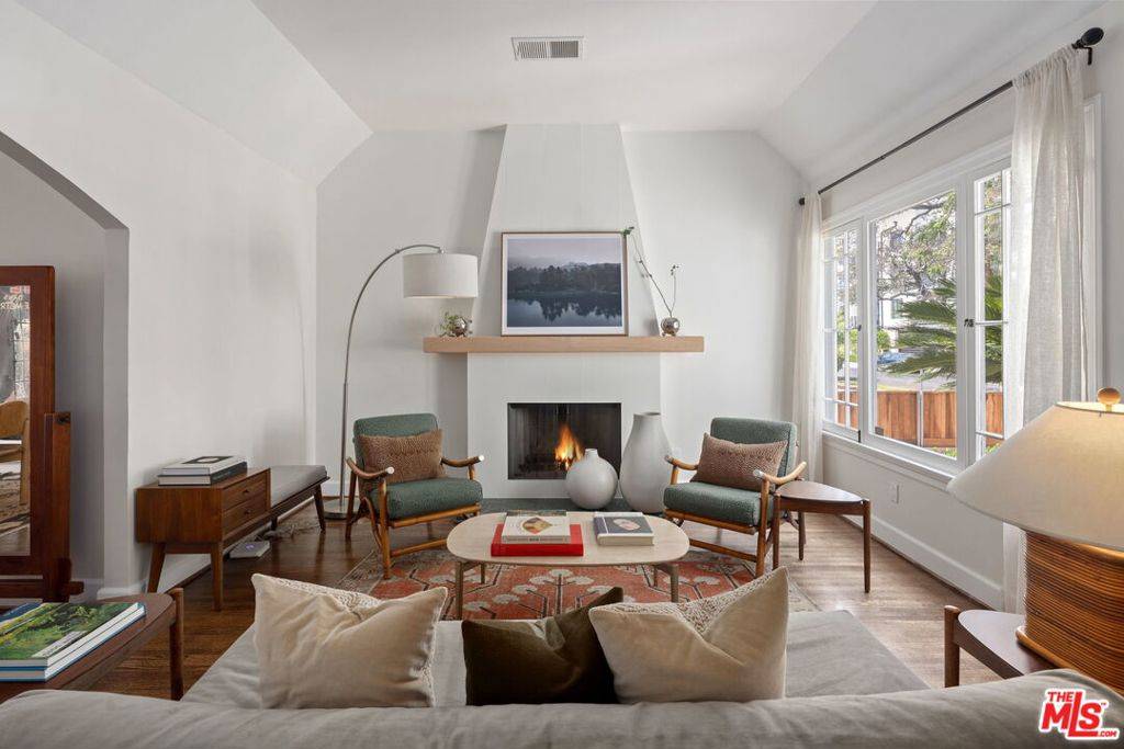 Toluca Lake, CA 91602,4654 Denny AVE