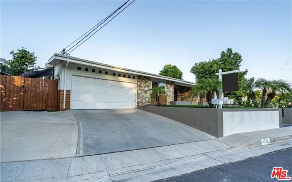 Woodland Hills, CA 91367,5714 El Canon AVE
