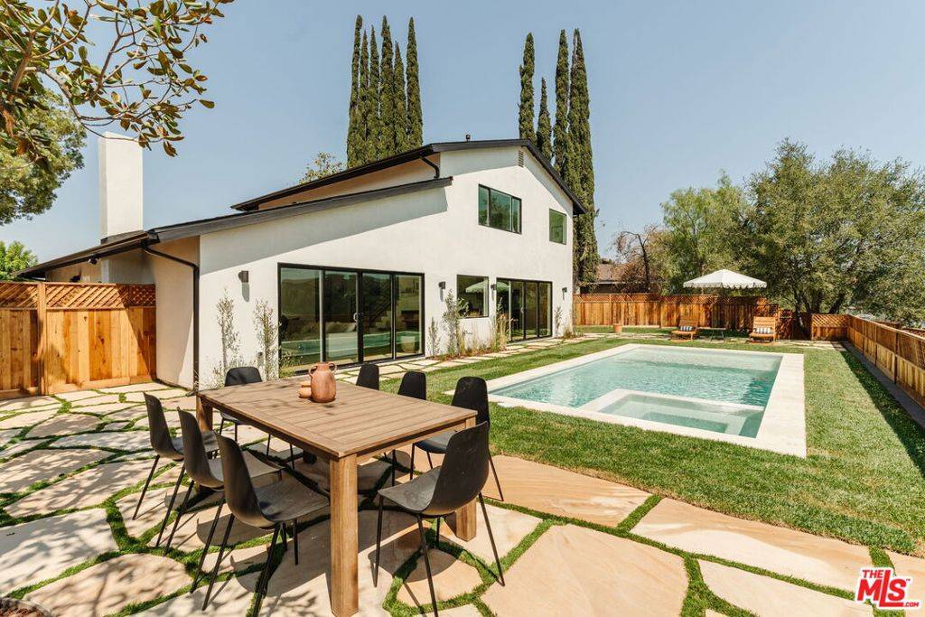 Agoura Hills, CA 91301,29204 Deep Shadow DR