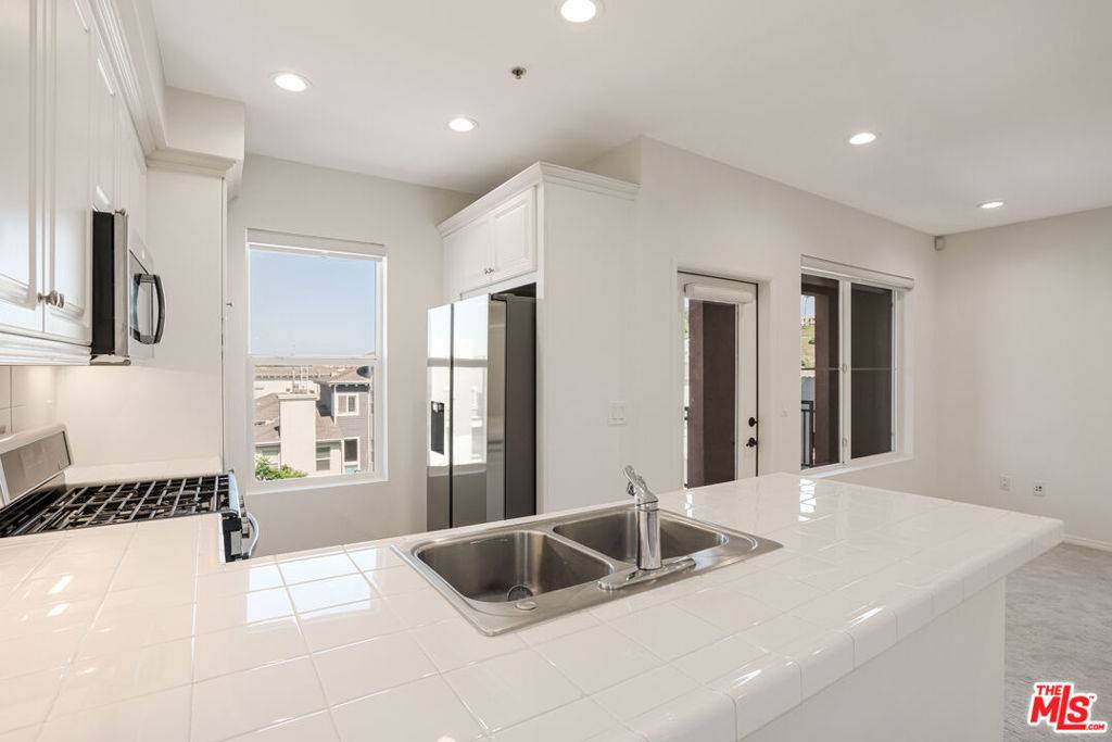 Playa Vista, CA 90094,6020 Seabluff DR #426