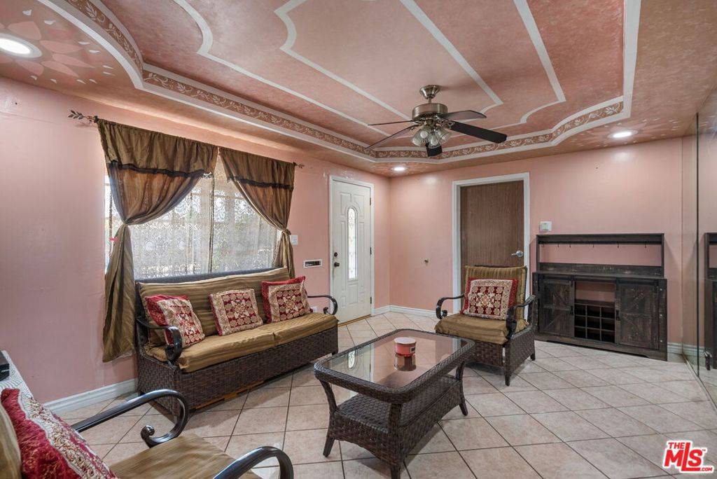 Compton, CA 90220,1127 W Arbutus ST