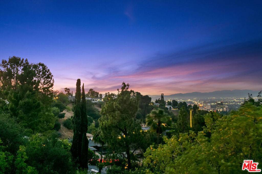 Sherman Oaks, CA 91403,3482 Vista Haven RD