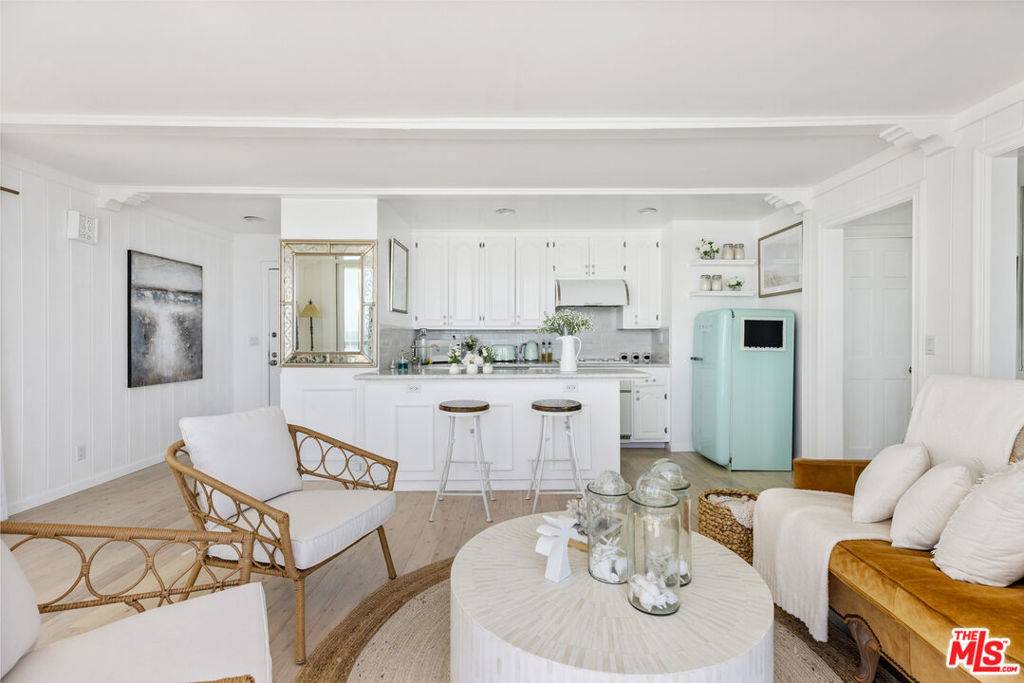 Malibu, CA 90265,11924 WHITEWATER LN
