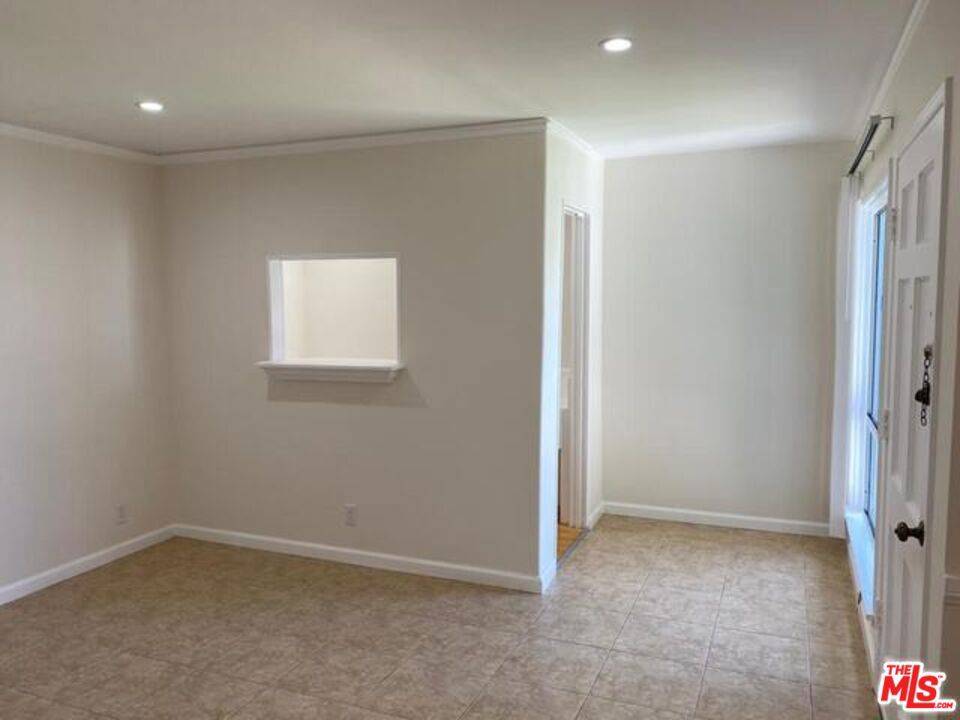 Los Angeles, CA 90016,5784 Corbett ST