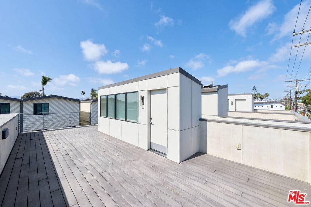 Venice, CA 90291,744 Brooks AVE