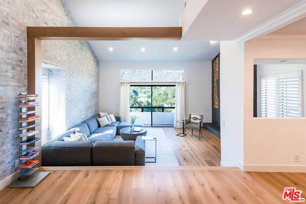 Pacific Palisades, CA 90272,1625 Michael LN