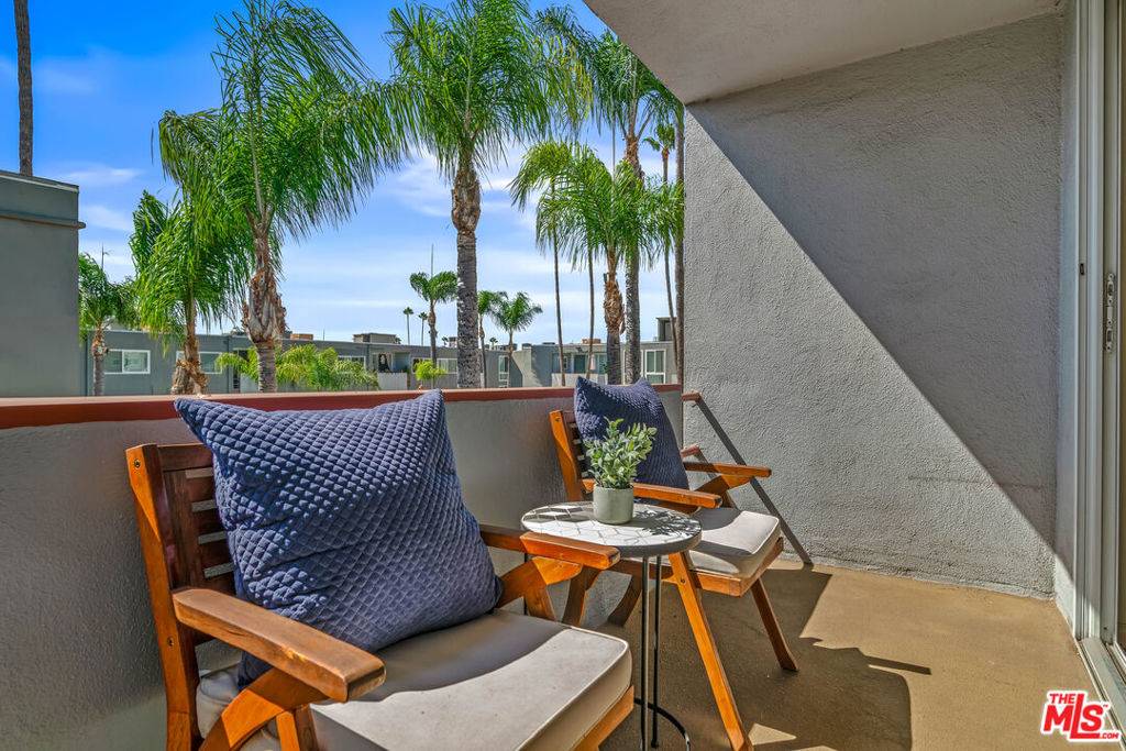 Sherman Oaks, CA 91423,4915 Tyrone AVE #334