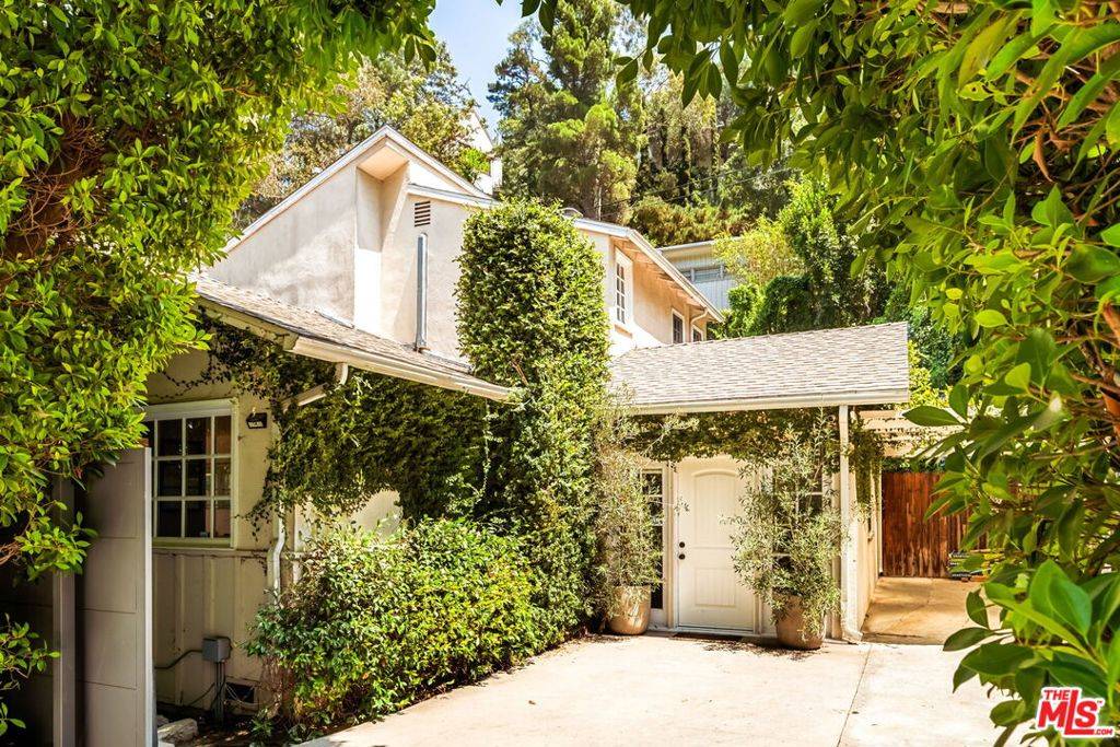 Los Angeles, CA 90046,2204 Stanley Hills DR