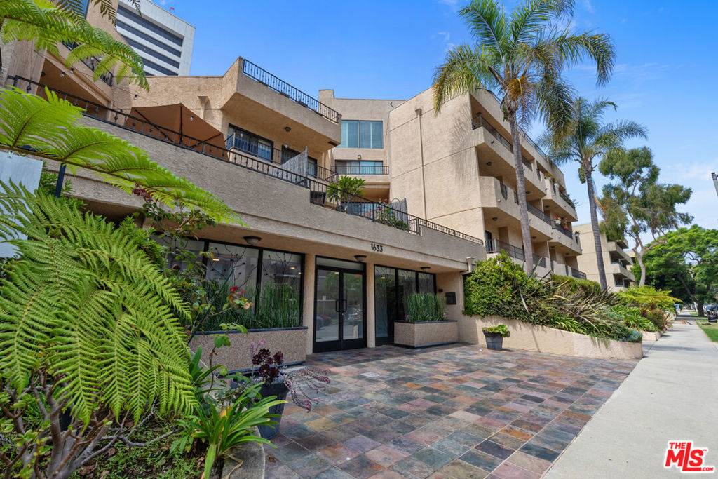 Los Angeles, CA 90025,1633 S Bentley AVE #103