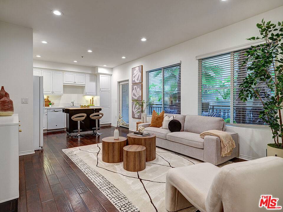 Playa Vista, CA 90094,6020 S Seabluff DR #122