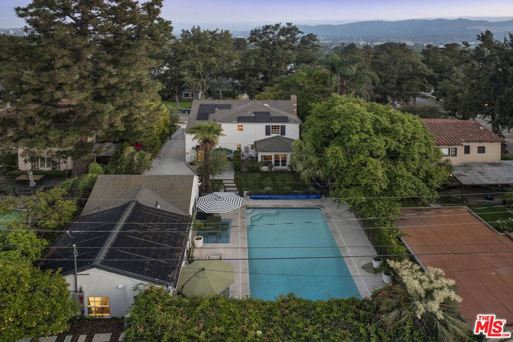 Glendale, CA 91202,881 Cumberland RD